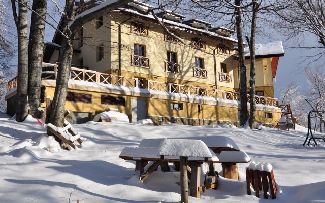 Семеен хотел Балканци